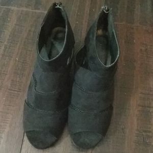 Black Maurice's shoes